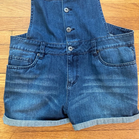 Denim shorts overalls - Picture 5 of 9